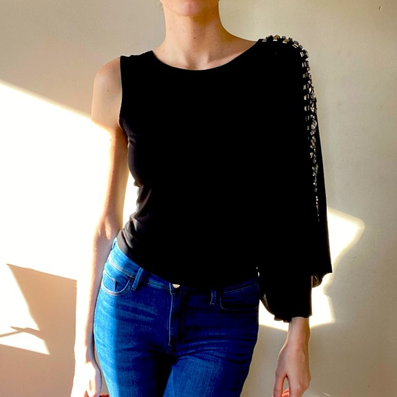 statement sleeve Bebe top. Can be worn as a dress or made into a top! - Picture 3 of 4